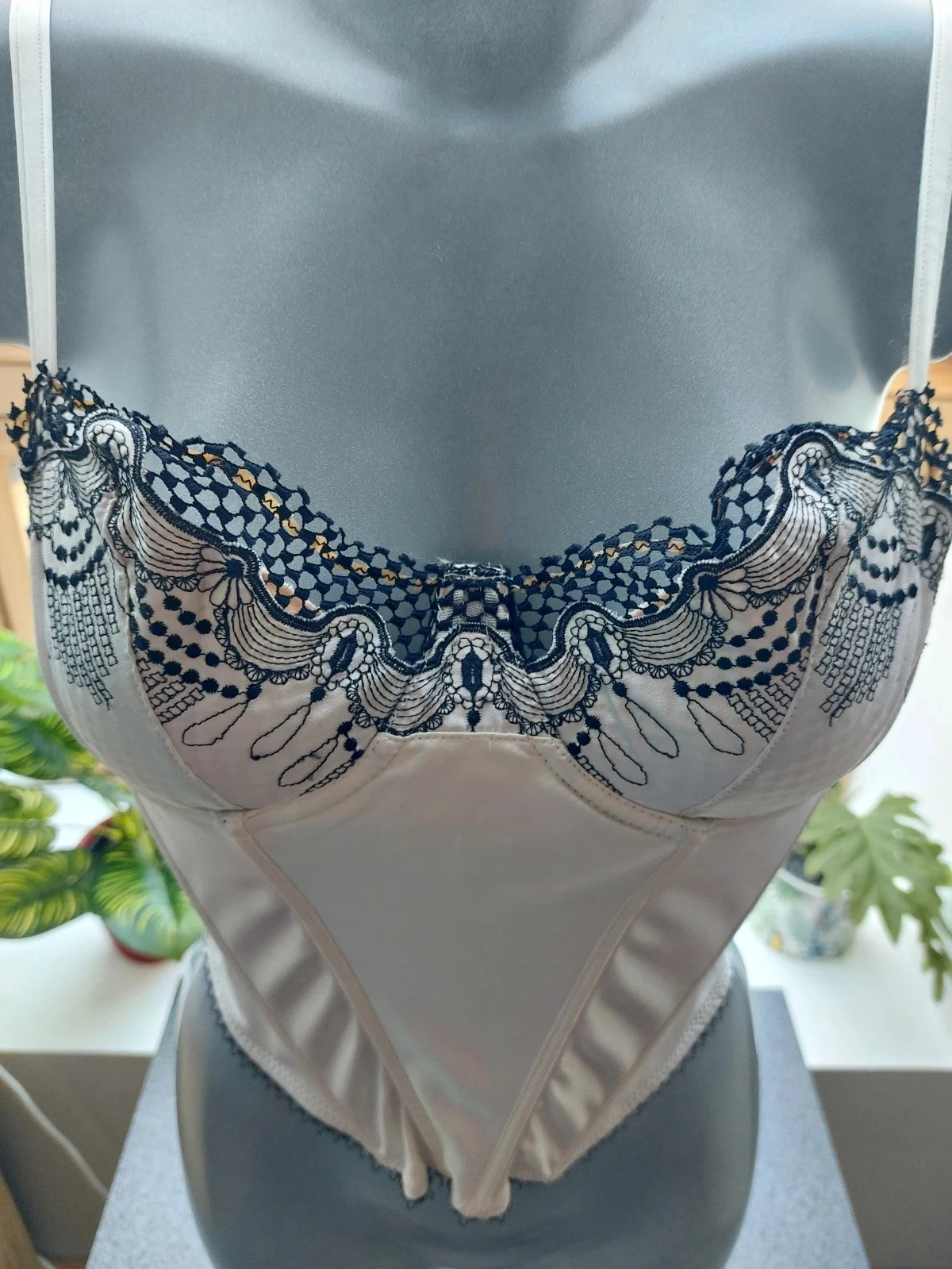 Satijnen en geborduurd bustier, romantische look Maat S/M – photo 8